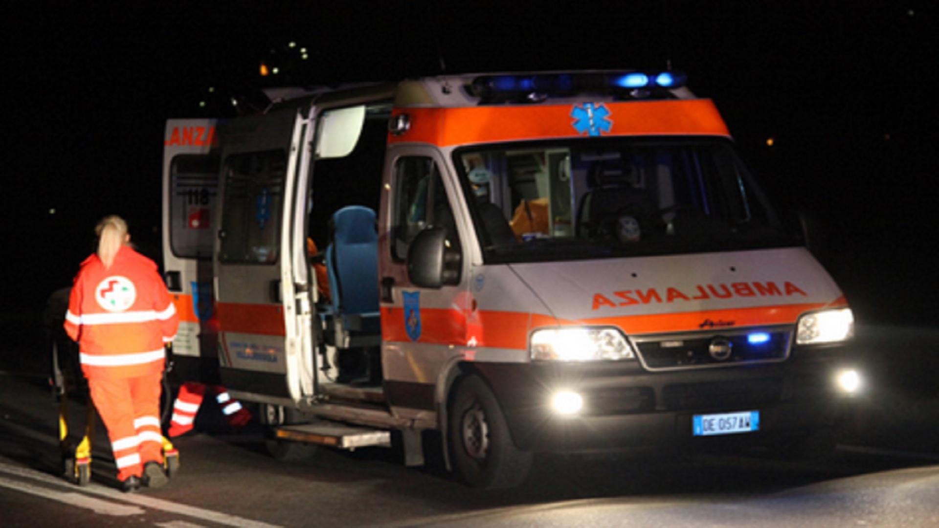 JESOLO: 80ENNE ATTRAVERSA LA STRADA E VIENE FALCIATA. DECEDUTA A MESTRE